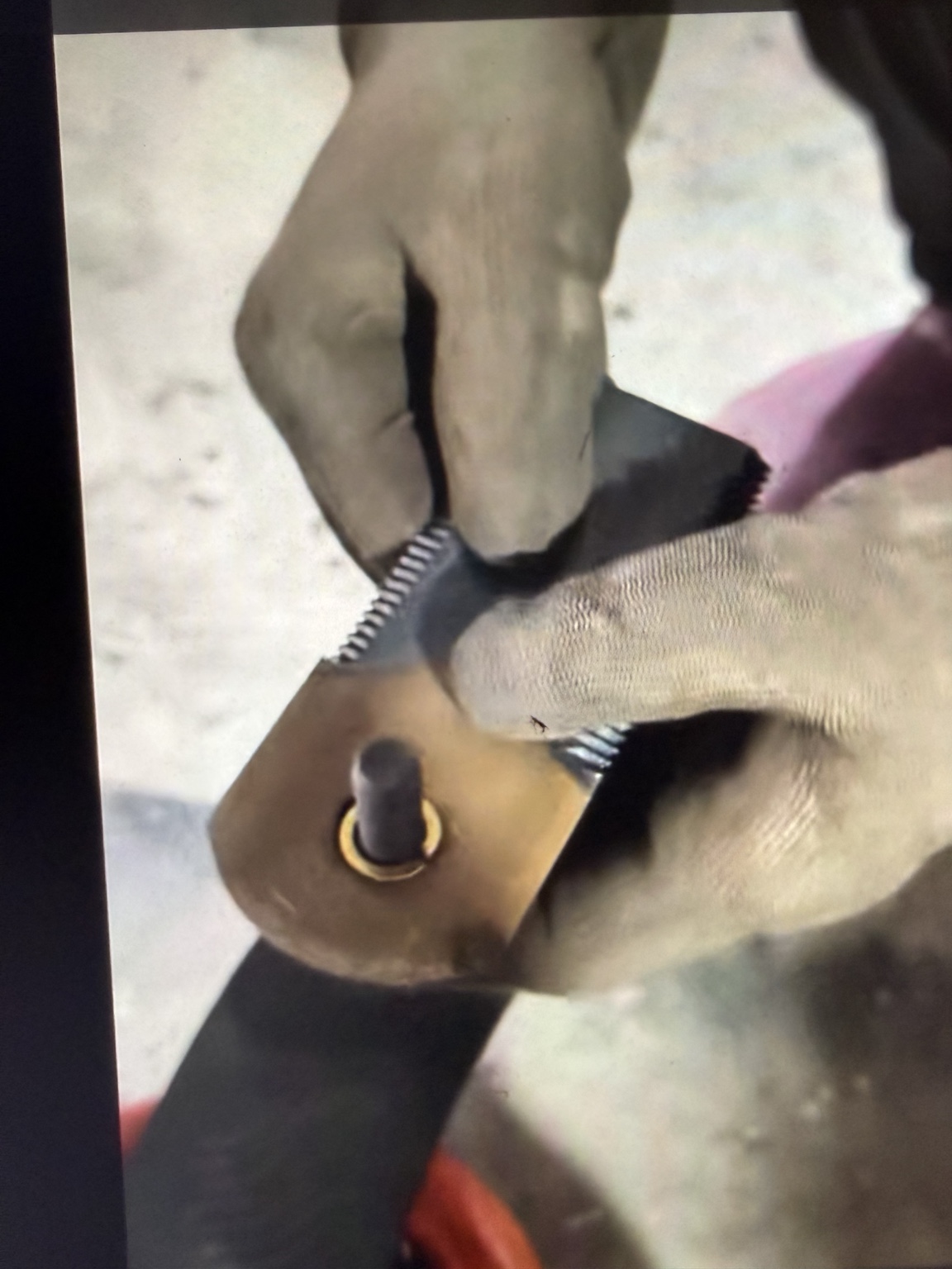 YiHui assembly video frame showing the blade around a raised spacer or bushing.