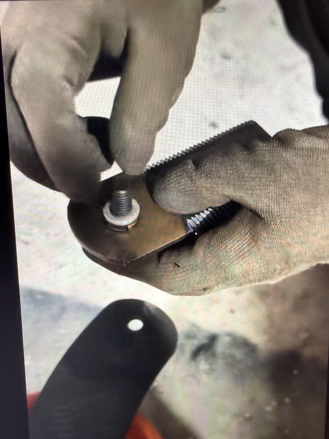 YiHui assembly video frame showing a split lock washer added above the carrier arm.